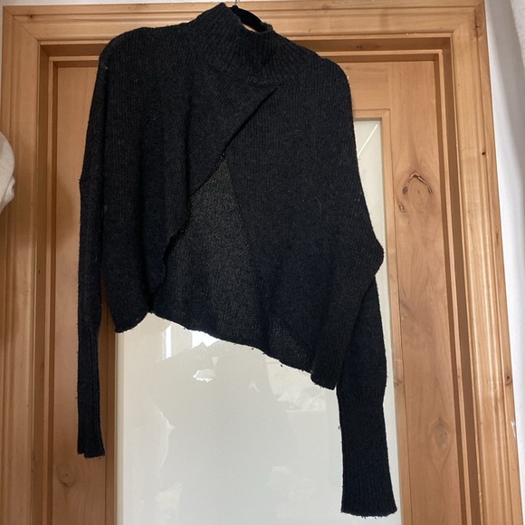 Only worn a few times women’s top. Brand is OneXOneTeaspoon. - Picture 2 of 4